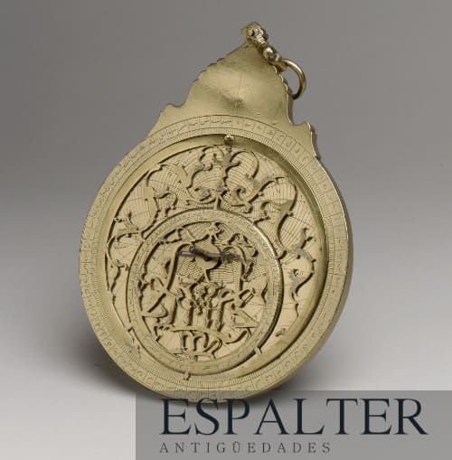 compramos astrolabios antiguos del siglo XVI, XVII y XVIII, Somos especialistas en tasación y compra de objetos antiguos de medición