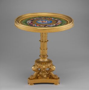 donde vender mesa antigua de bronce dorado con tapa de micromosaico siglo XVIII y XIX